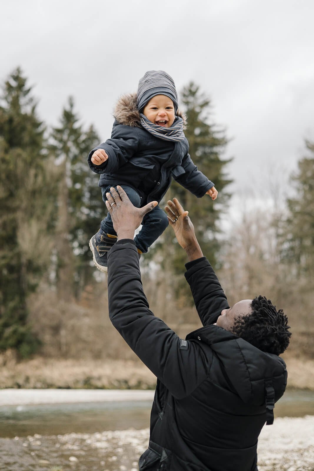Familienfotografin-München-Eva-Nöth-Familienshooting-München-Isar